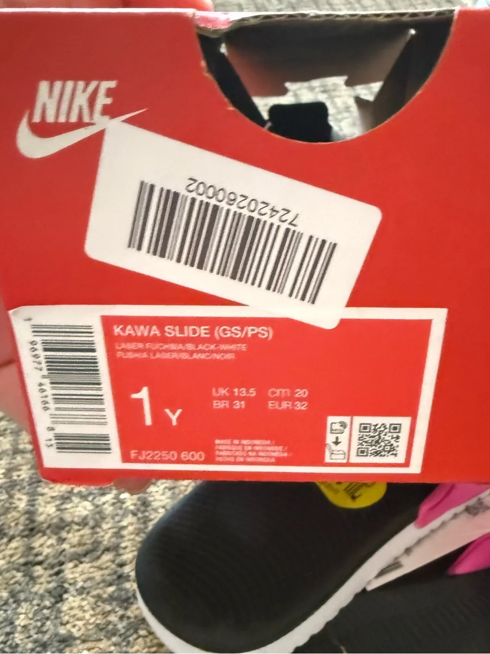 Nike Girls Kawa Slides size 1Y new in box
